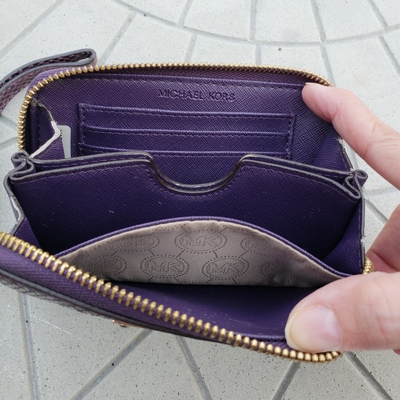 **SOLD** Michael Kors Python Leather Wristlet - Picture 4 of 8